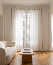 Voilage Lisière – salon haussmannien à la lumière du matin