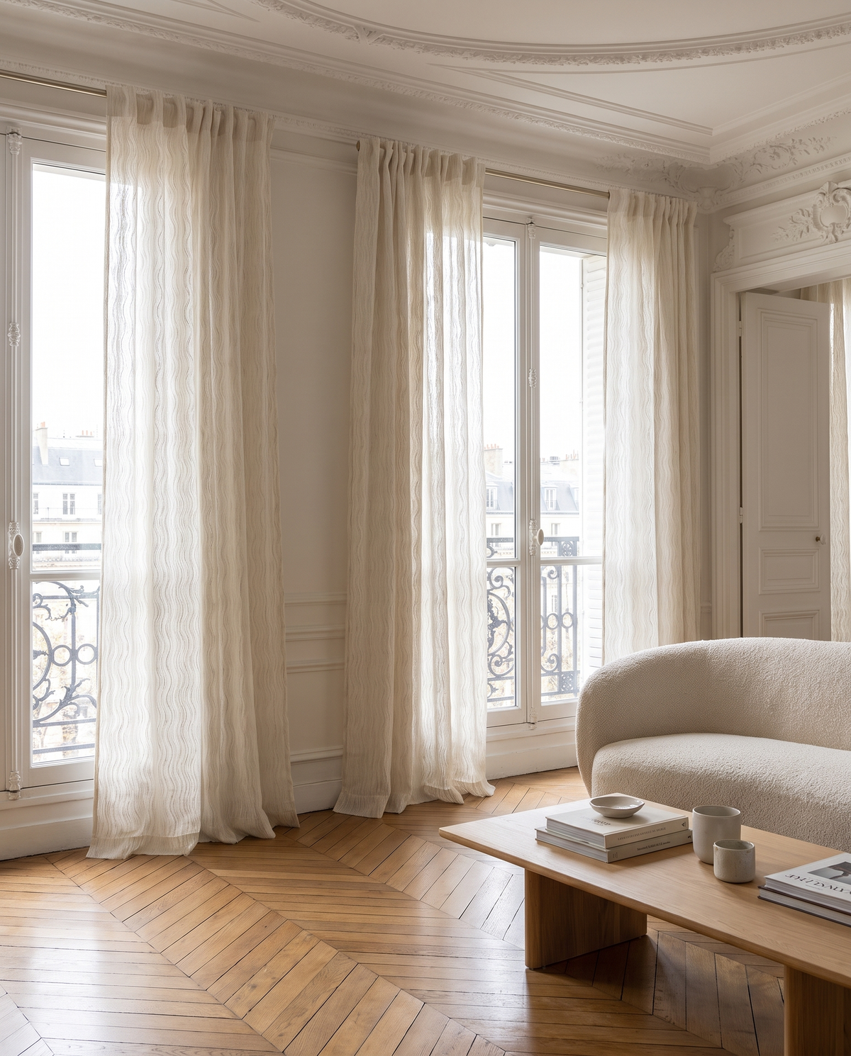 Voilage Kyoto – salon haussmannien à la lumière du matin
