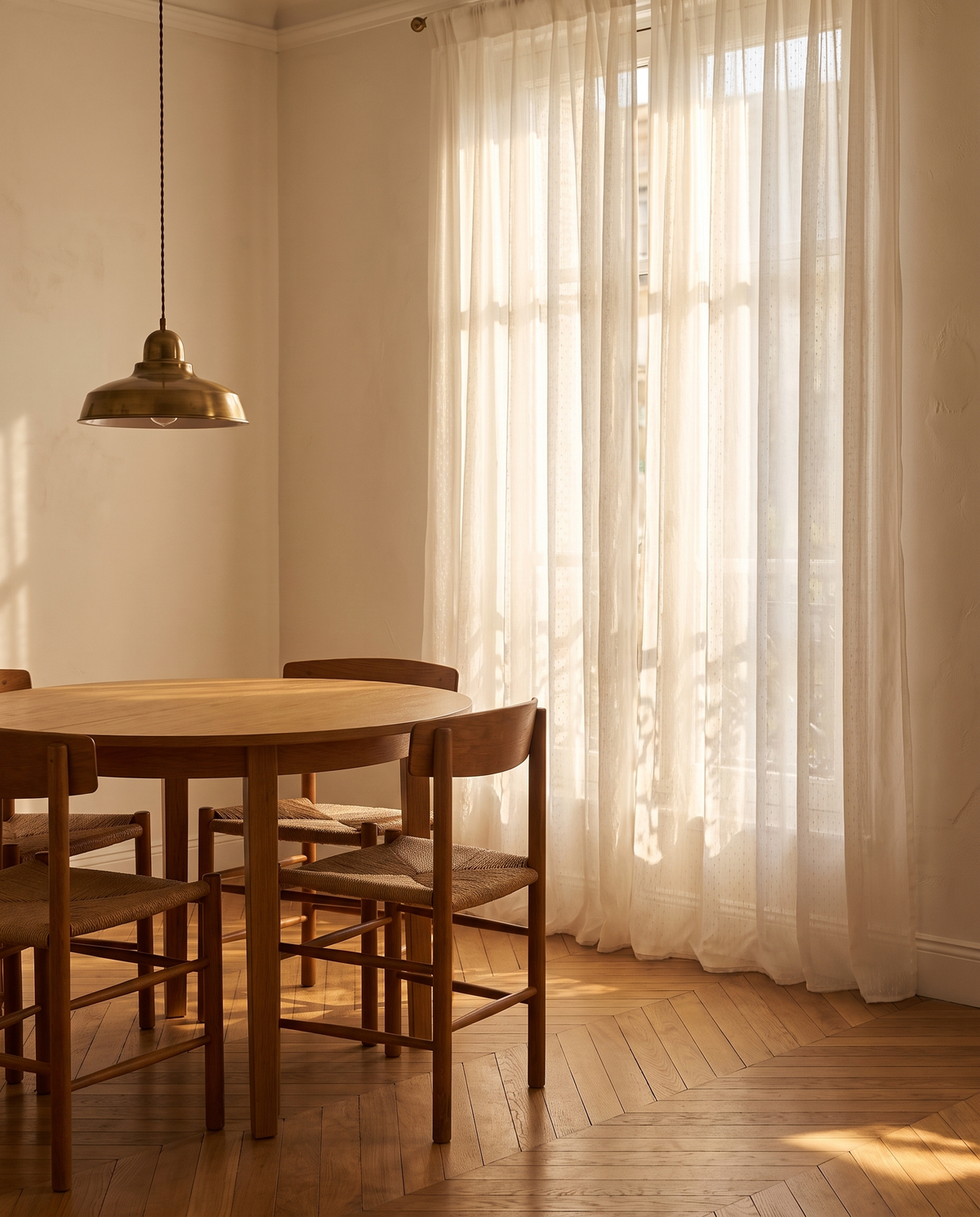 Voilage Perle – salle à manger, lumière de fin de journée