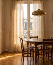 Voilage Arven – salle à manger, lumière de fin de journée
