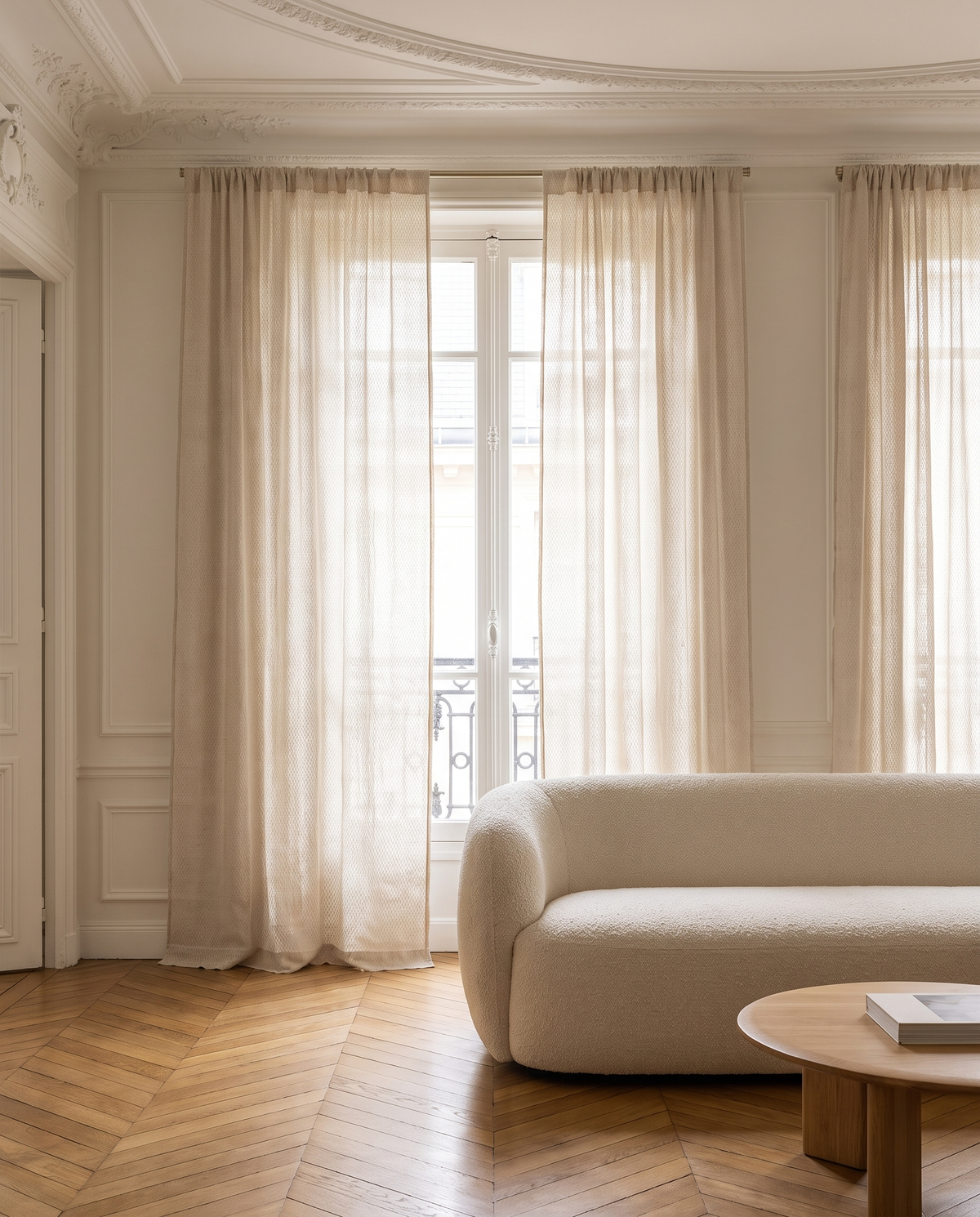 Voilage Minka – salon haussmannien à la lumière du matin