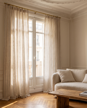 Voilage Arven – salon haussmannien à la lumière du matin