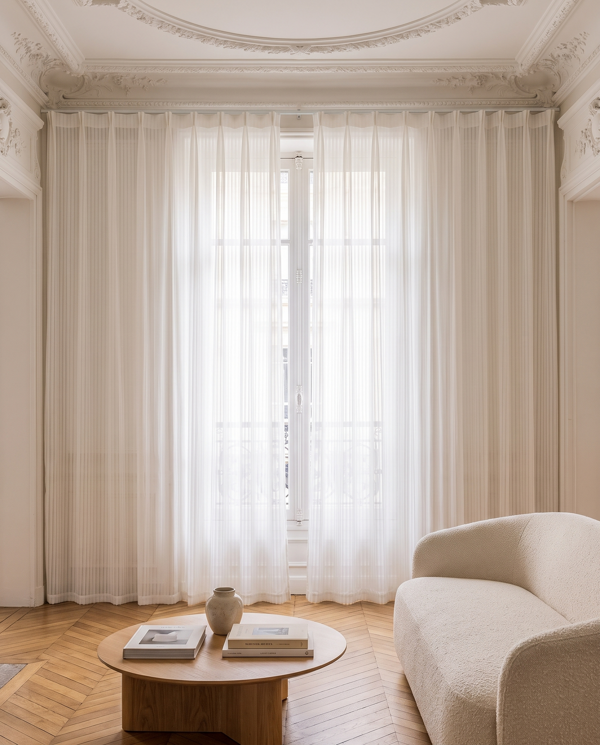 Voilage Sillage – salon haussmannien à la lumière du matin