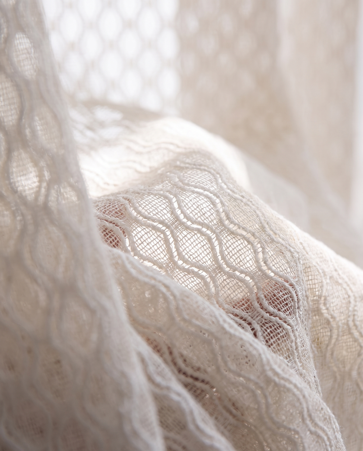Voilage Écrin – détail de la broderie