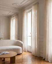 Voilage Écrin – salon haussmannien à la lumière du matin