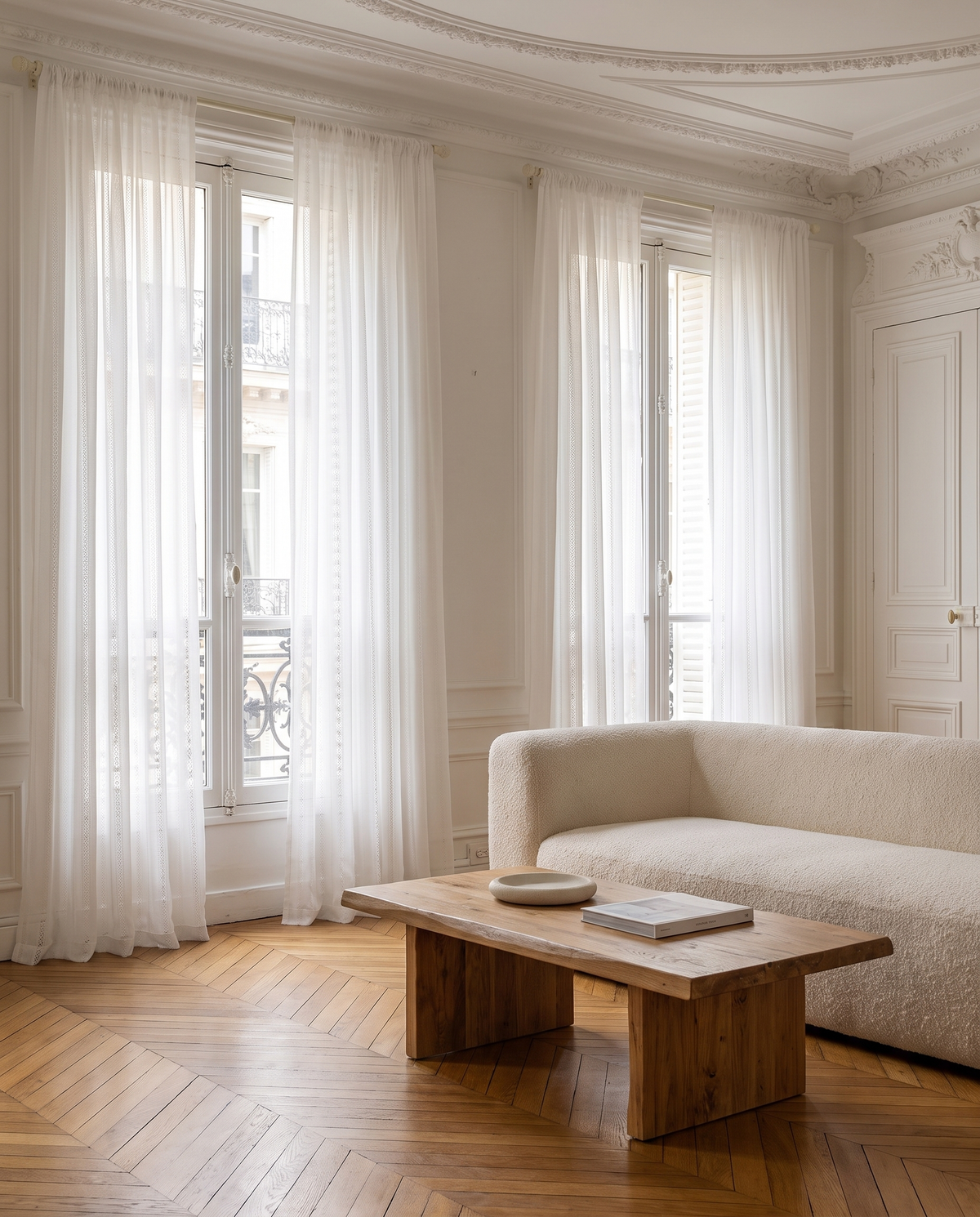 Voilage Hana – salon haussmannien à la lumière du matin