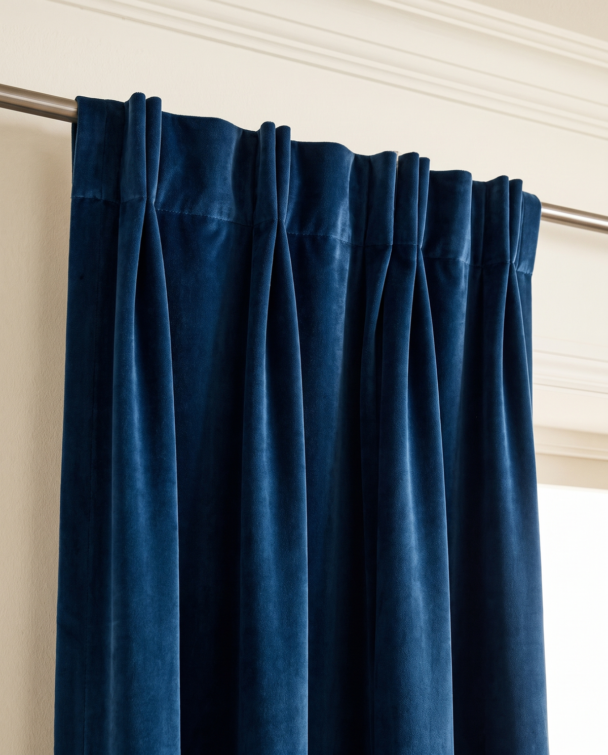 Tamisant Velours Azur — détail de la tête de rideau