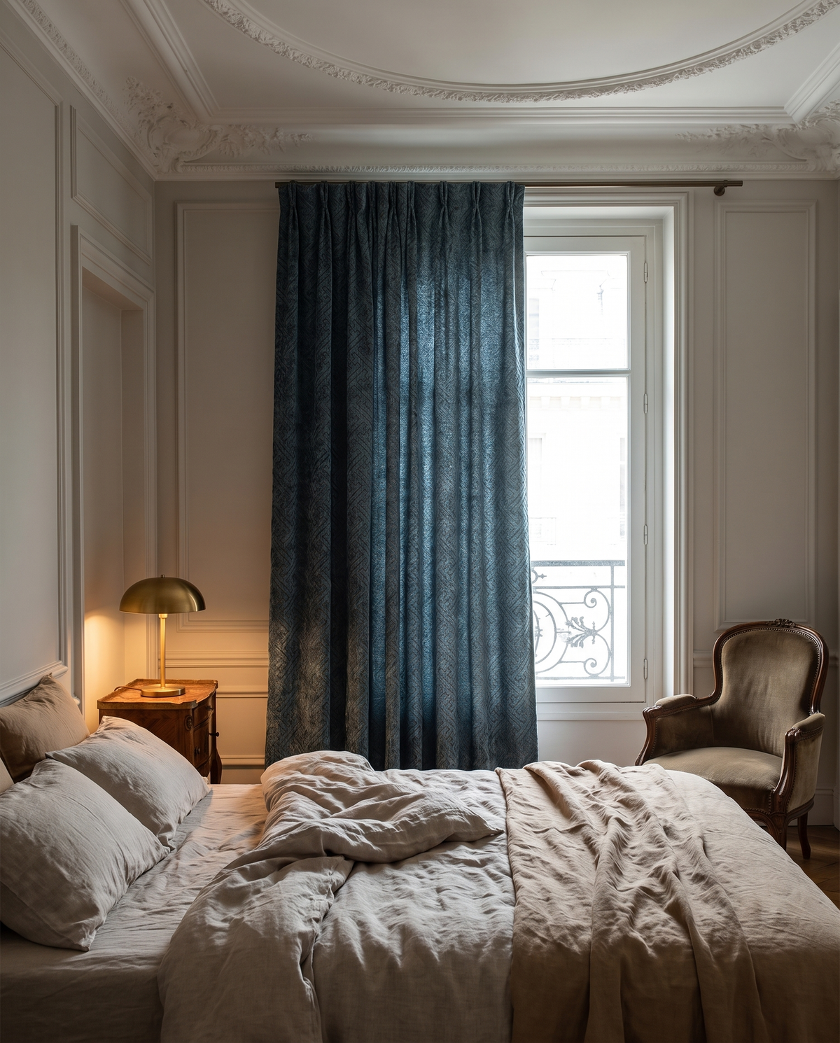 Tamisant Verta — dans une chambre