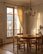 Occultant Héra — dans une salle à manger