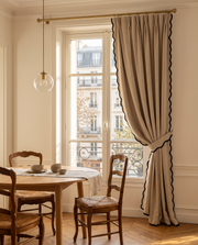 Occultant Sépia — dans une salle à manger