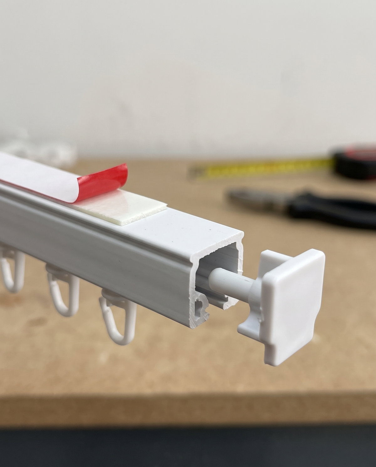 Rail Adhesia — détail de fixation