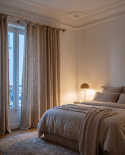 Tringle Romane — dans une chambre